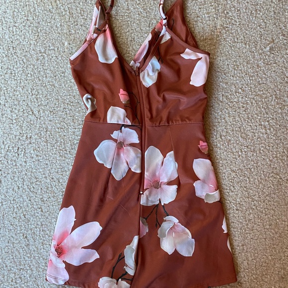 floral romper! - Picture 4 of 5